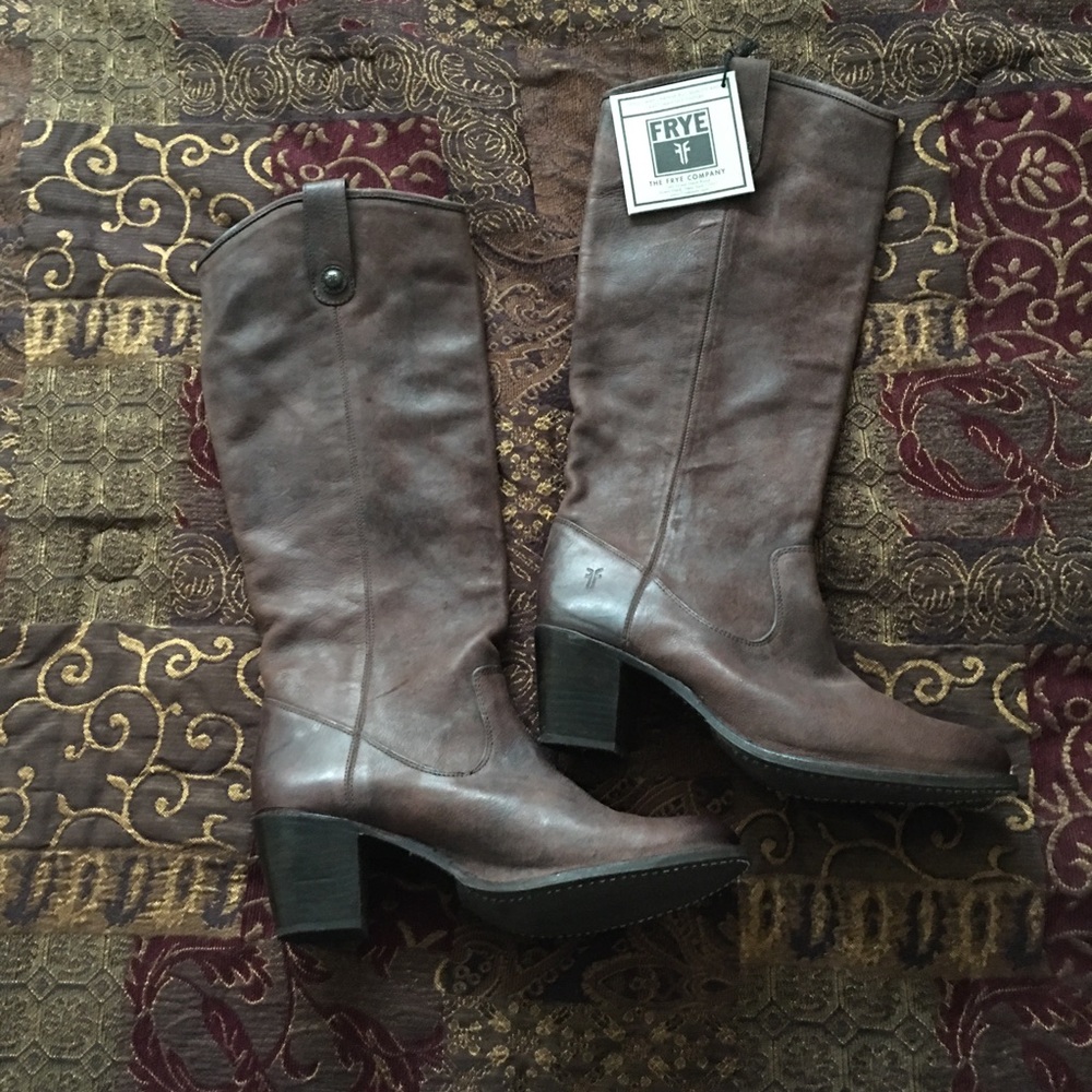 Jackie Button Frye boots 9 NWT